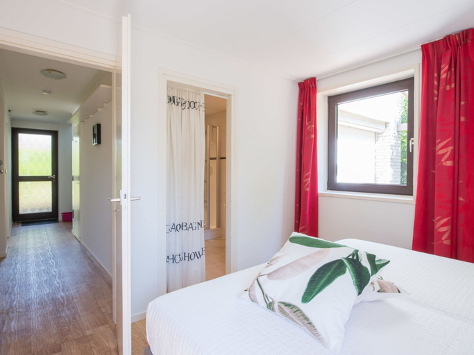 Room 5, Bungalow Near Lake Veere With Sunny Terrace, Noord-Beveland
