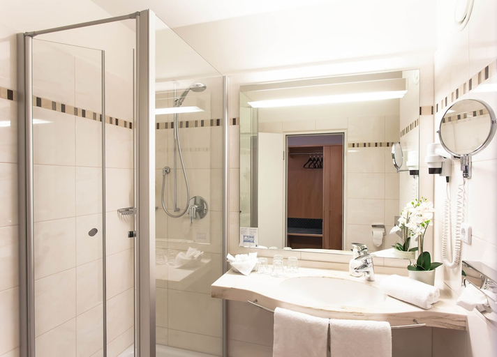 Bathroom 2, TOP CityLine Hotel Panorama Billstedt, Hamburg