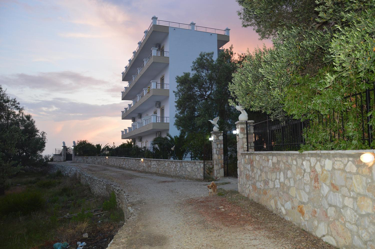 Others 4, Mihalis Apartments, Vlorës