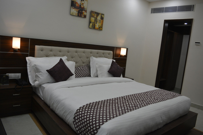 Bedroom 1, Hotel Dolives, Panipat