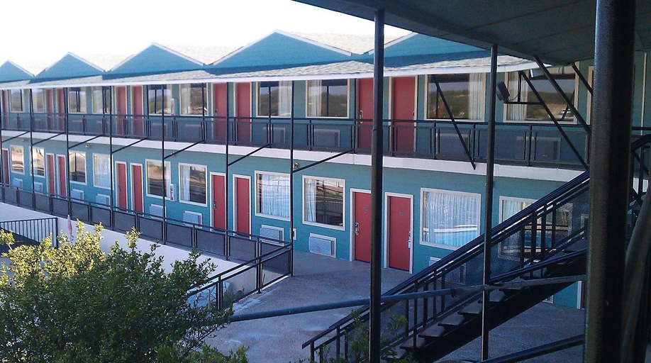 Others 3, Flagship Inn, Brown