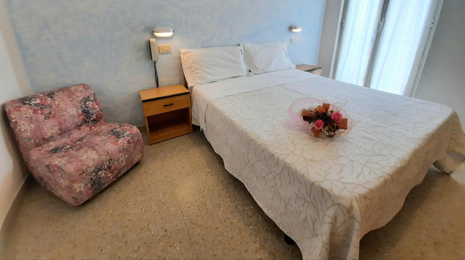 Bedroom 2, Hotel Bing, Rimini