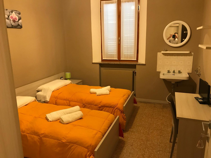 Bedroom 3, Albergo centrale, Piacenza