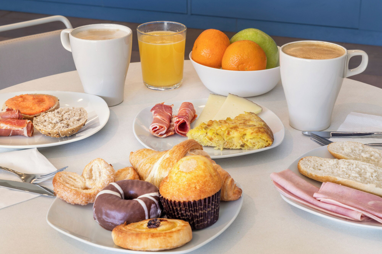 Food & Drinks 5, B&B Madrid Aeropuerto T1 T2 T3, Madrid