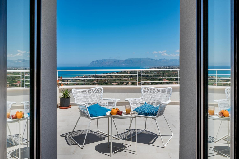 Others 3, Villa Maria con piscina e vista mare, Trapani