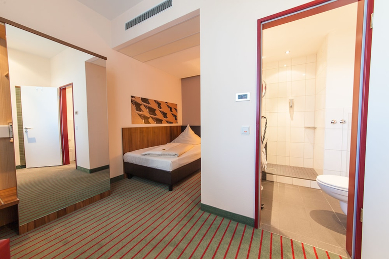 Bedroom 2, NOVINA HOTEL Tillypark, Nürnberg