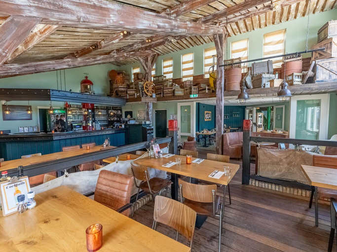 Dining 3, Nice, 2 Bathroom Lodge With Dishwasher, Near the Sea, Ameland