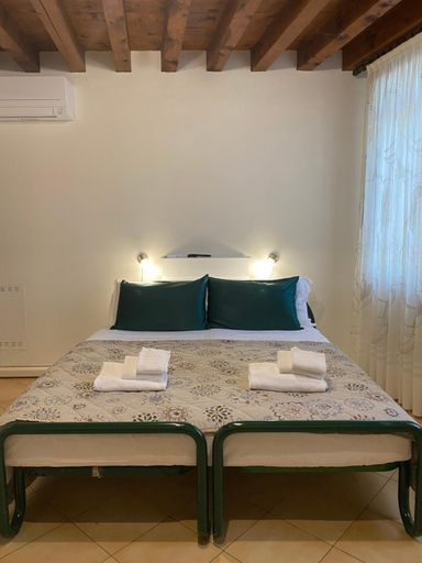 Others 5, Casa Santa Caterina e Sant Antonio, Padua