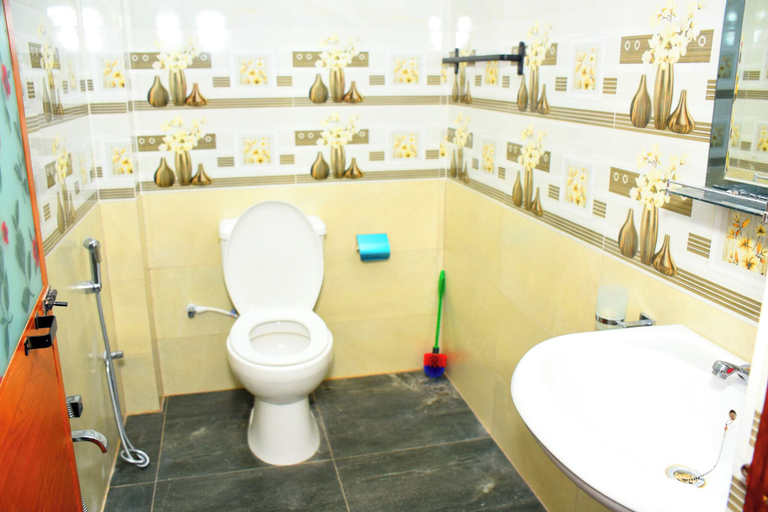 Bathroom 3, Sasanda Villa, Thissamaharama