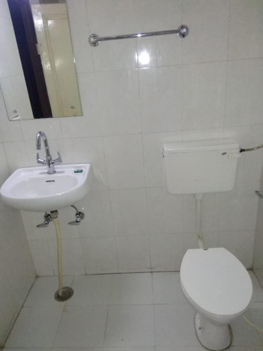 Bathroom 2, Vamoose Park Palace, Bharatpur