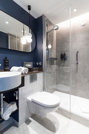 Bathroom 4, Mercure Mainz City Center, Mainz