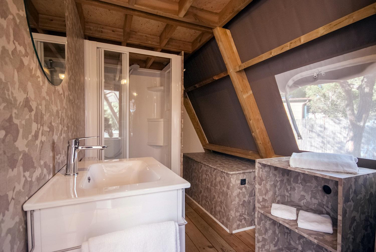 Bathroom 4