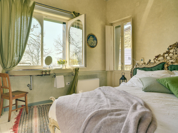 Bedroom 3, Magnificent Villa in Groznjan With High-end Kitchen & Pool, Grožnjan