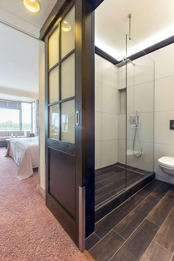 Bathroom 4, Radisson Blu Senator Lubeck, Lübeck