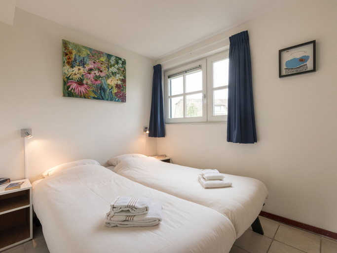 Room 2, Stylish Thatched Villa with 2 Bathrooms near Giethoorn, Steenwijkerland