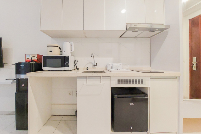 Others 3, Simple and Cozy Stay Studio Sky House Alam Sutera Apartment By Travelio, Tangerang