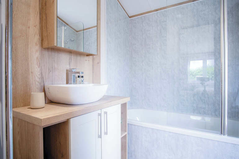 Bathroom, Oakland Lodge - 2 Bedroom Lodge - Wisemans Bridge, Pembrokeshire