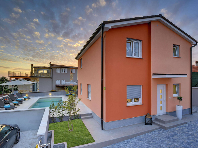 Exterior & Views 2, Villa in Pula With Pool & Parasol, Pula