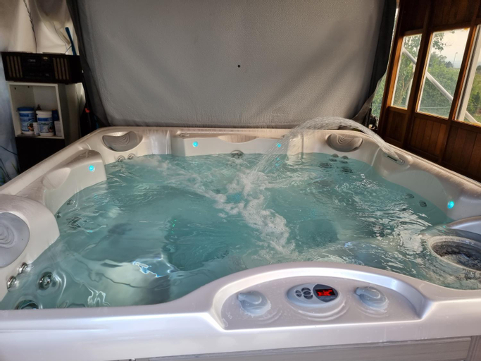 Bedroom 5, chez moumie studio espace vert piscine jacuzzi, Boudry