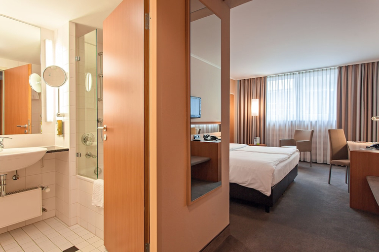 Bedroom 2, Lindner Hotel Cologne Am Dom, part of JdV by Hyatt, Köln
