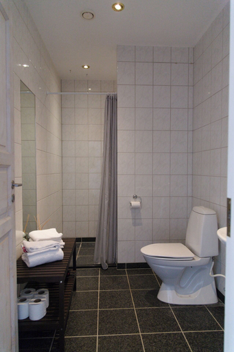 Bathroom 3, Hotel Hundested, Halsnæs