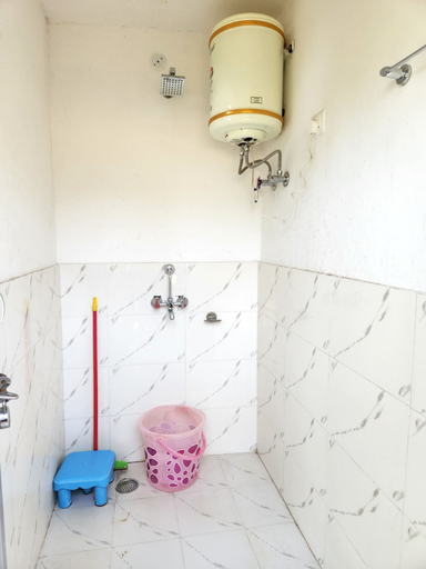 Bathroom 3, Hipostel Bir - Stay and Cafe, Mandi