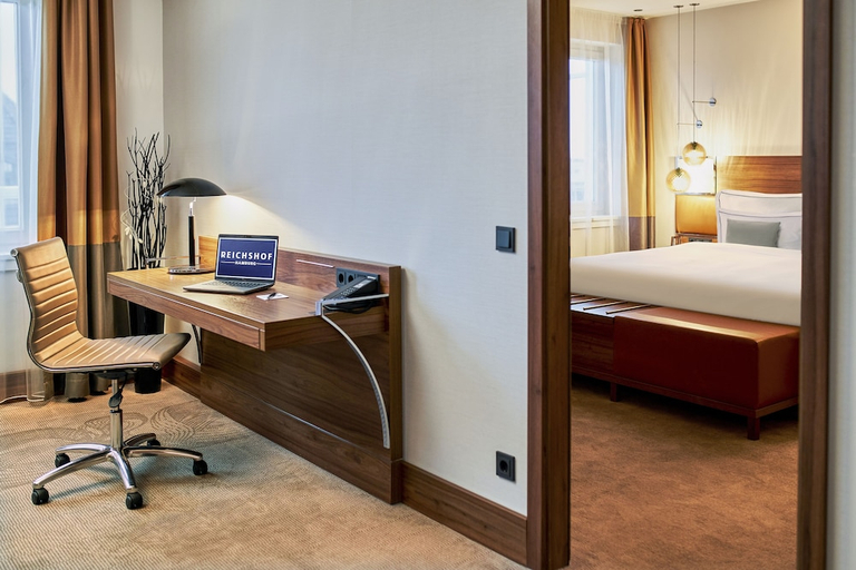Bedroom 2, Reichshof Hotel Hamburg, Hamburg