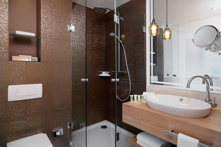 Bathroom 4, Courtyard Hamburg Airport, Hamburg