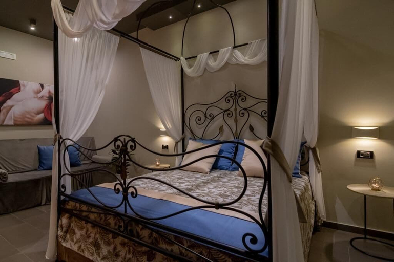 Bedroom 3, VESUVIANUS Rooms and More, Napoli