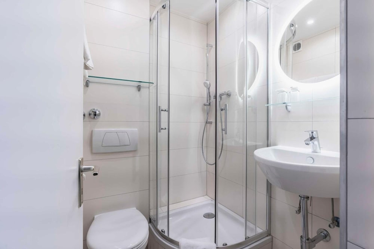 Bathroom 4, Westend Hotel (non-smoking), München