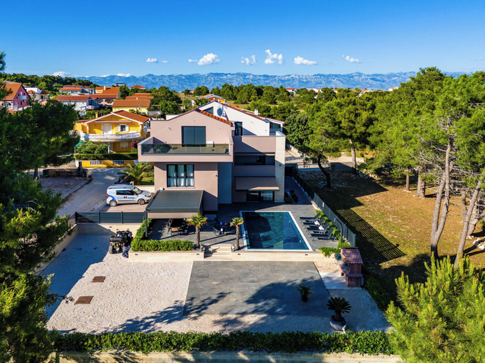Exterior & Views 2, Apartments Royal, Vir