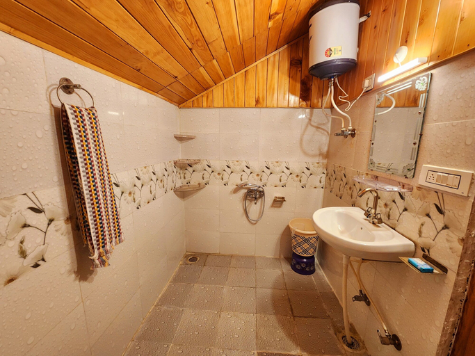Bathroom 5, Navira Hills Laida, Kullu