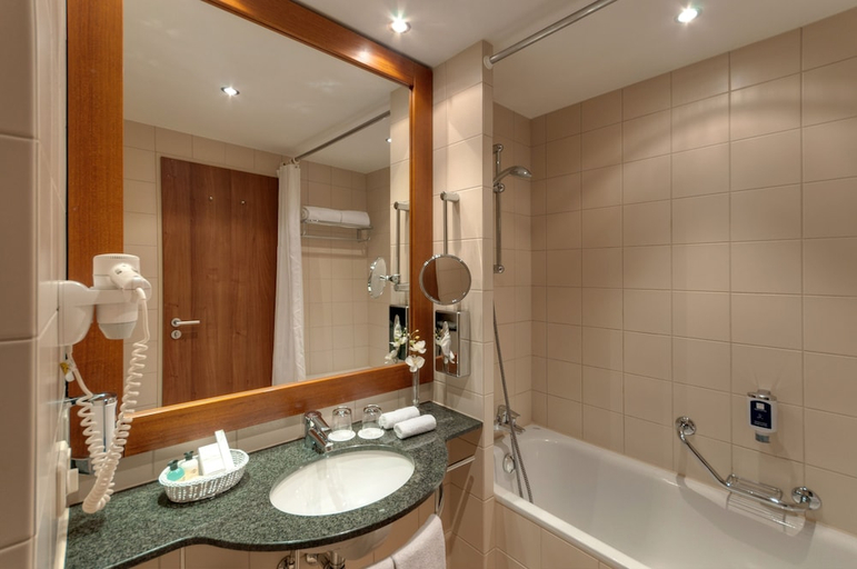 Bathroom 3, Hotel Frankfurt Messe Affiliated by Melia, Frankfurt am Main