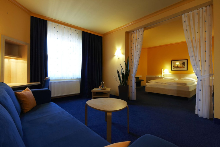 Bedroom 2, B&B HOTEL Kassel-Wilhelmshöhe, Kassel