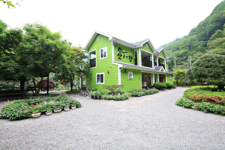 Exterior & Views