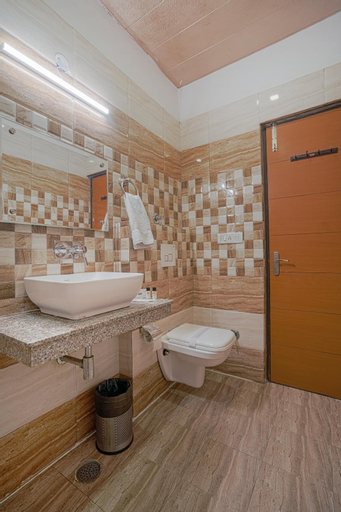 Bathroom 16