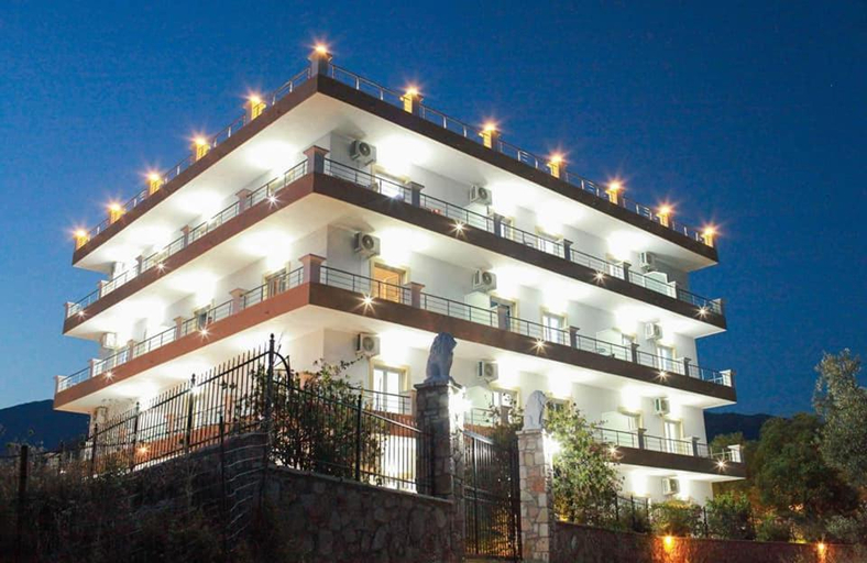 Others 3, Mihalis Apartments, Vlorës