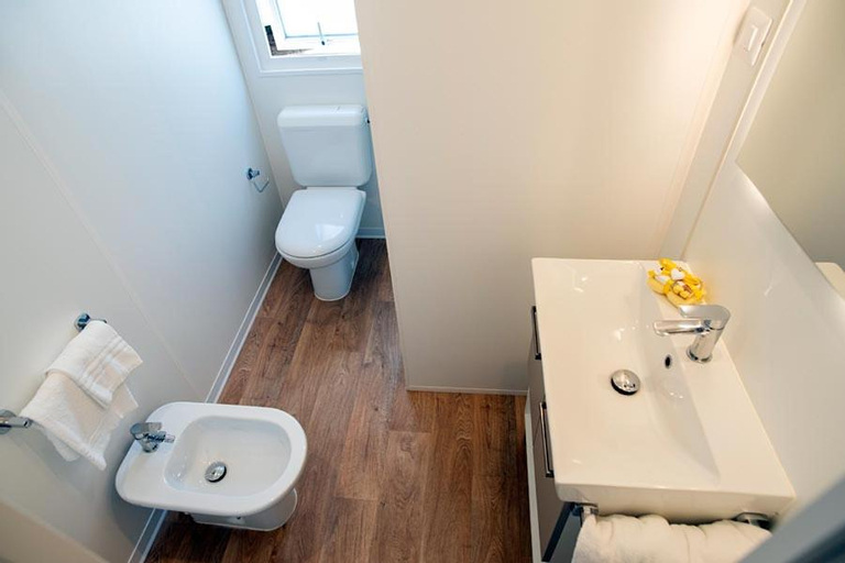 Bathroom 12