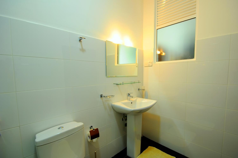 Bathroom 4, City Stay, Akmeemana