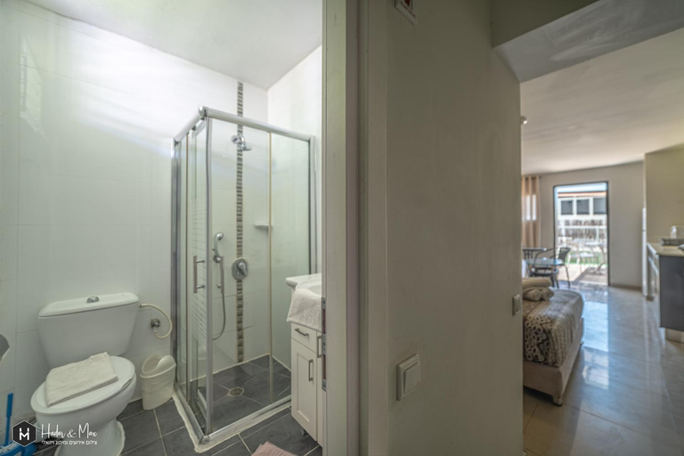 Bathroom, Classic Inn Eilat הכי רגוע באילת