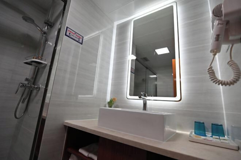 Bathroom, Xinda Hotel, Zaozhuang