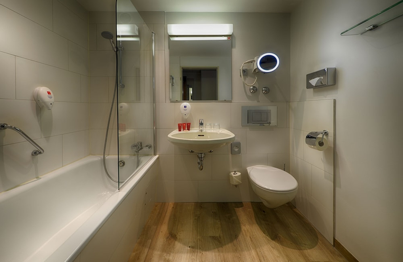 Bathroom 2, Leonardo Hotel Köln, Köln