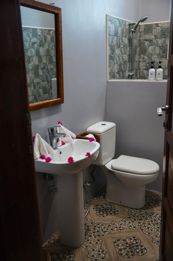 Bathroom 5, Mambo Paradise, Kaskazini 'A'