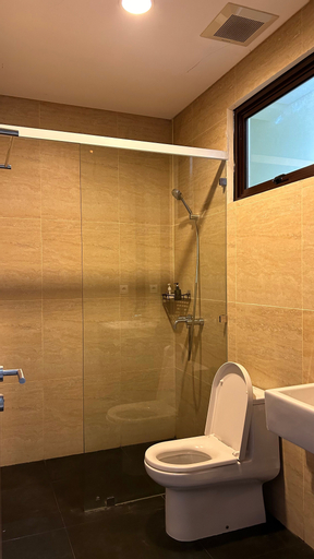 Bathroom 10