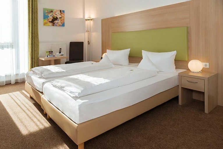 Bedroom 2, Hotel Aviva, Karlsruhe