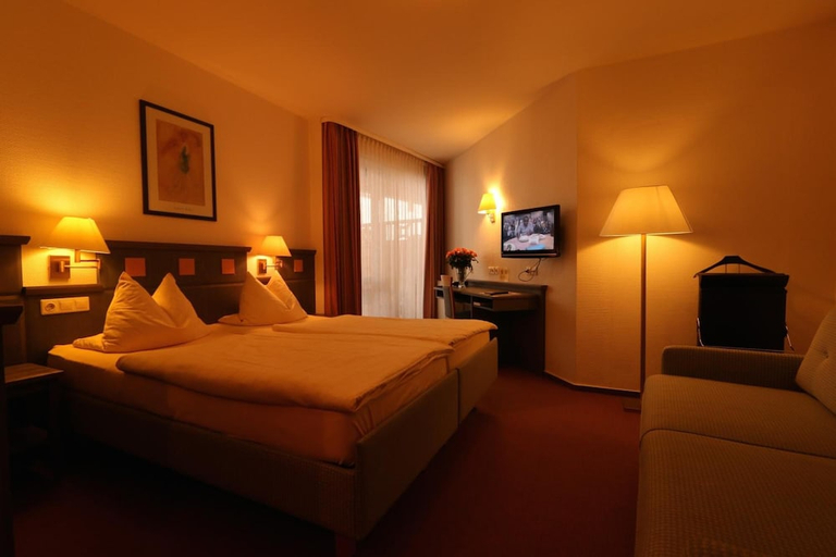 Bedroom 2, Hotel Zum Lowen, Groß-Gerau