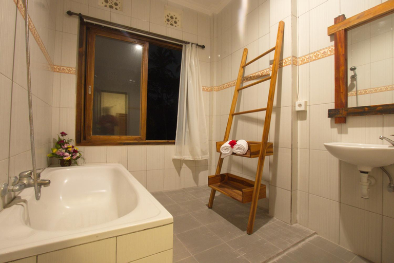 Bathroom 11