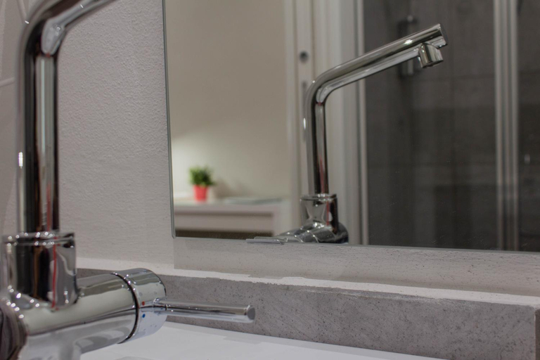 Bathroom 3, Malta Guest House, Piacenza