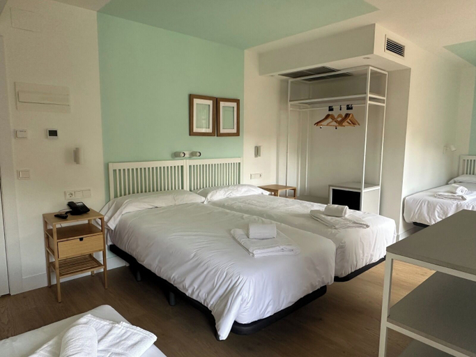 Bedroom 3, Hotel Virgen de Covadonga, Asturias