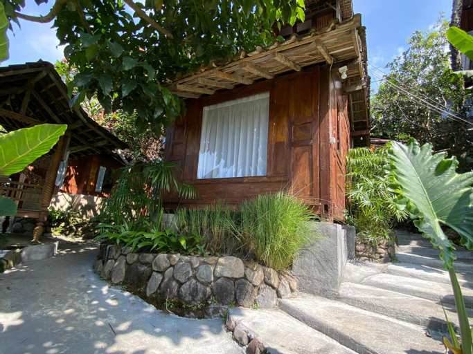 Exterior 3